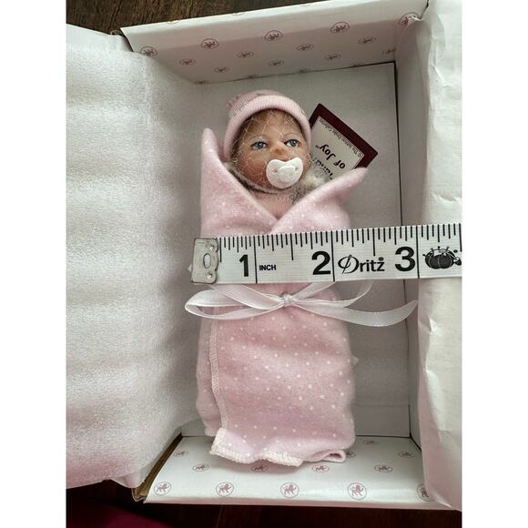 Ashton Drake 'Handful of Joy' "Heavenly Handfuls" Mini Collection Doll - Picture 7 of 8